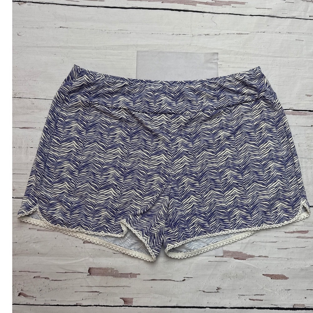Ellie Kai Blue White Chevron Zebra Print Crochet Trim Shorts Womens Medium